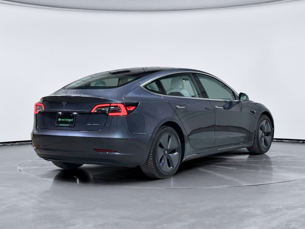 2018 Tesla Model 3 view 3