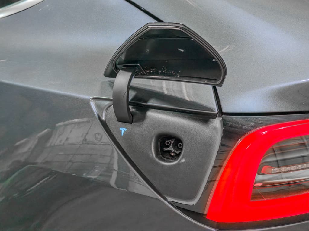 2018 Tesla Model 3 view 5