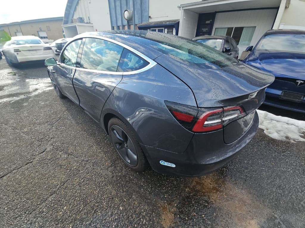 2018 Tesla Model 3 view 4