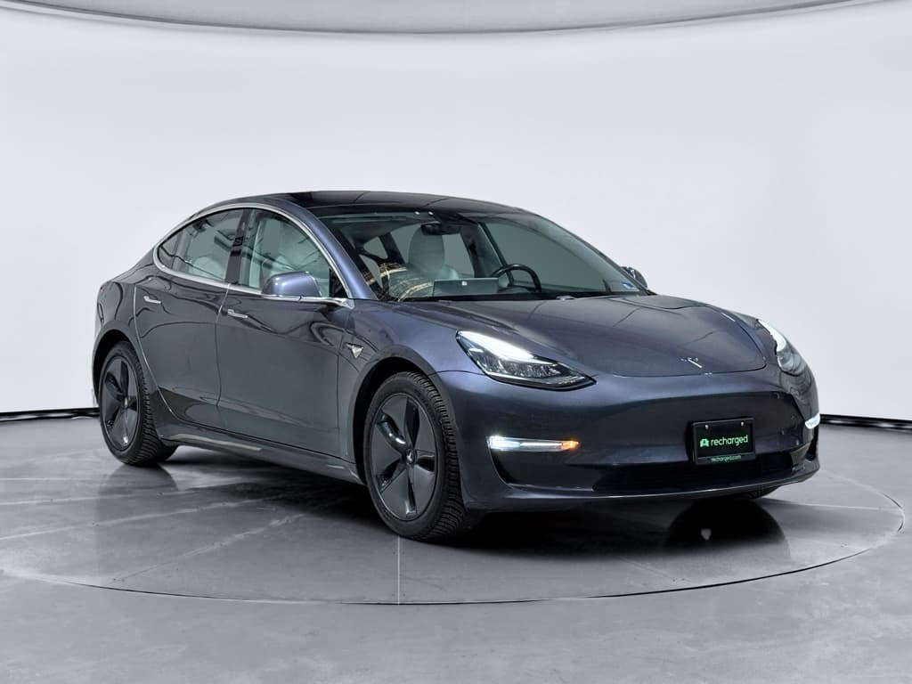 2018 Tesla Model 3 view 4