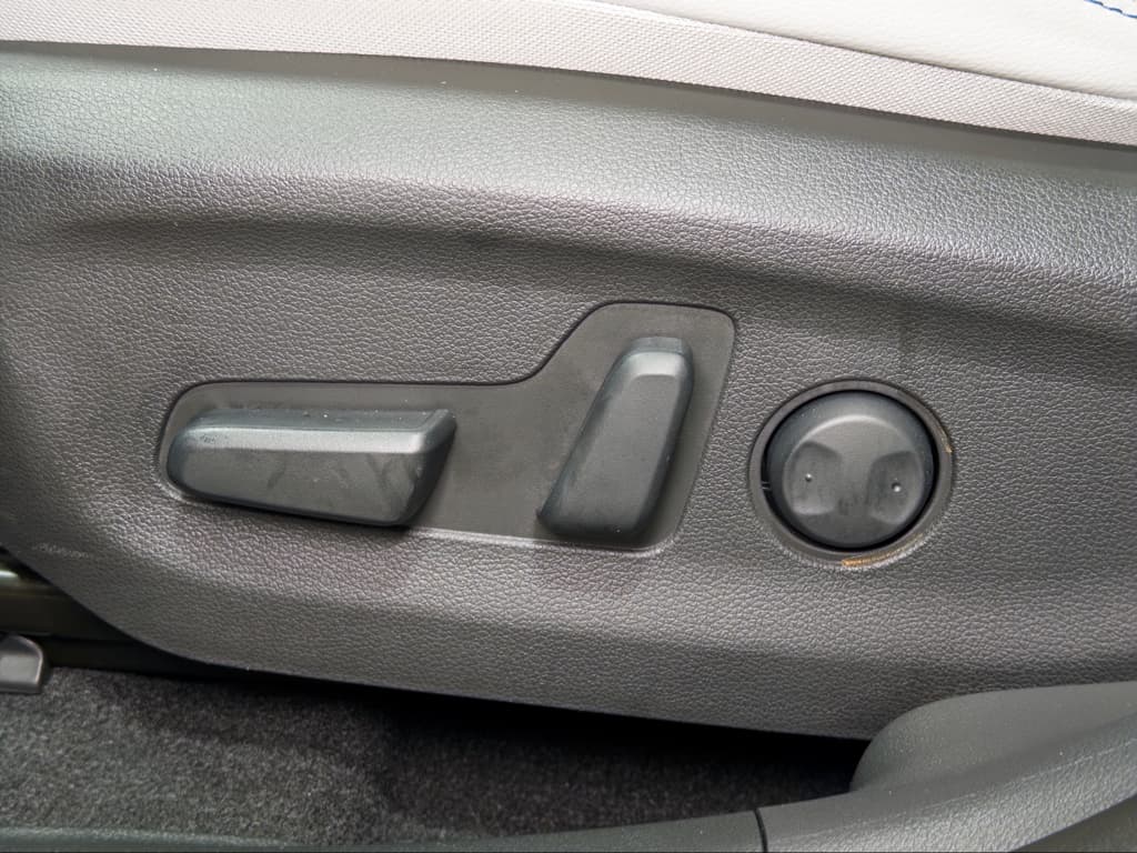 2023 Hyundai Kona EV view 6