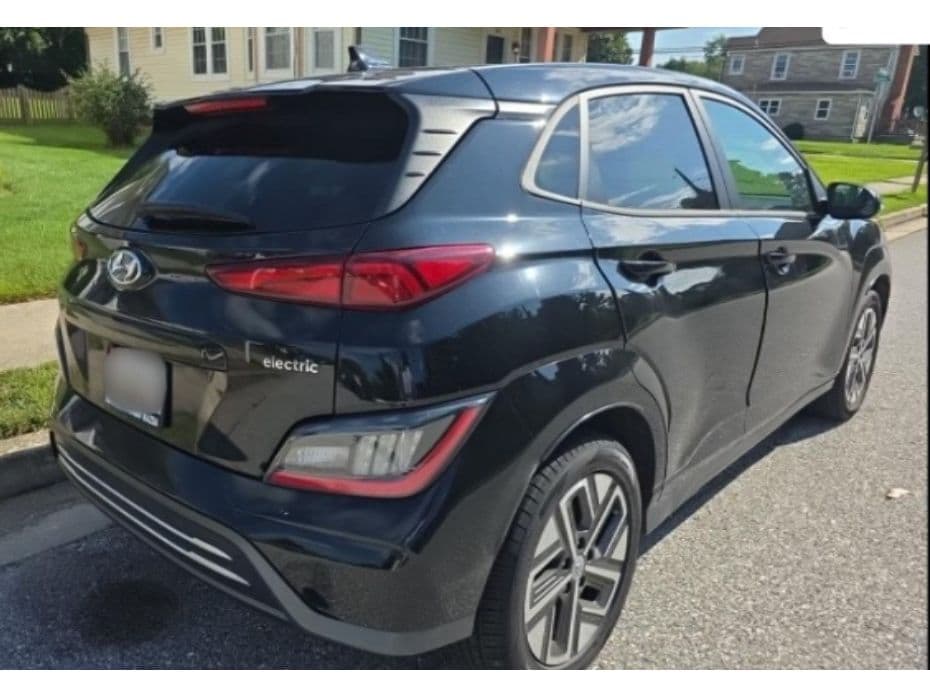 2023 Hyundai Kona EV view 4