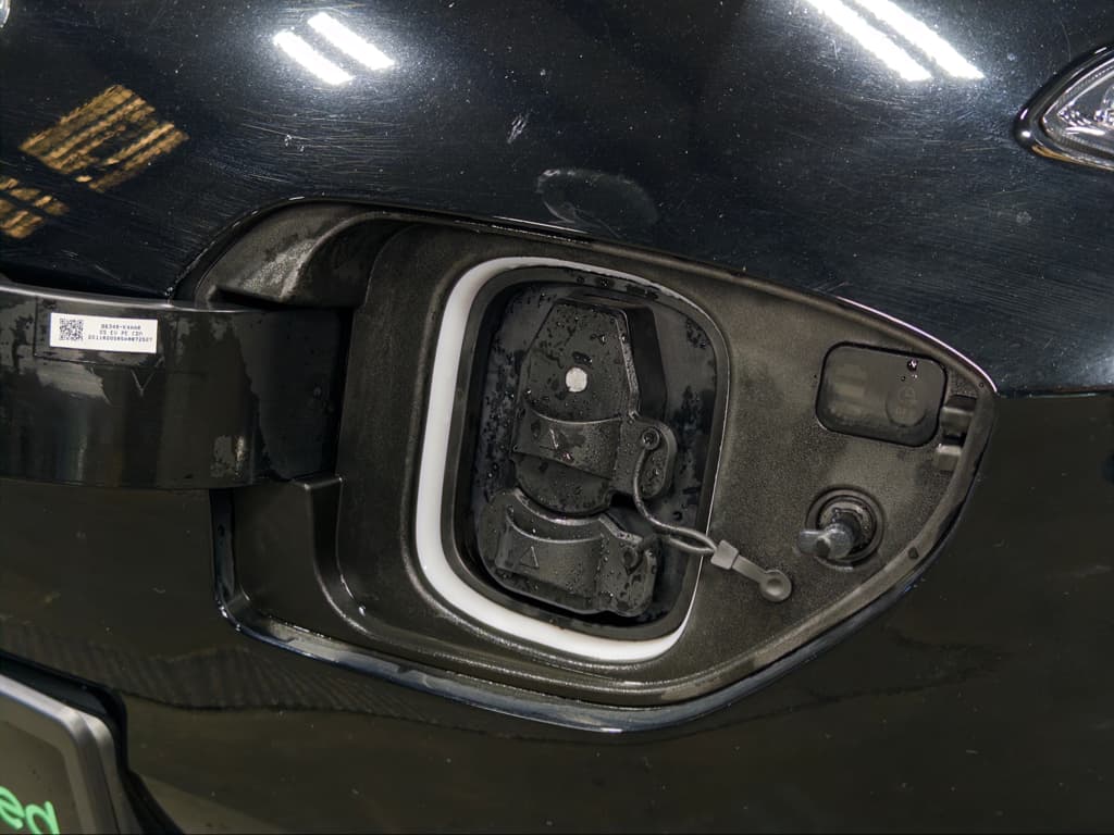 2023 Hyundai Kona EV view 5