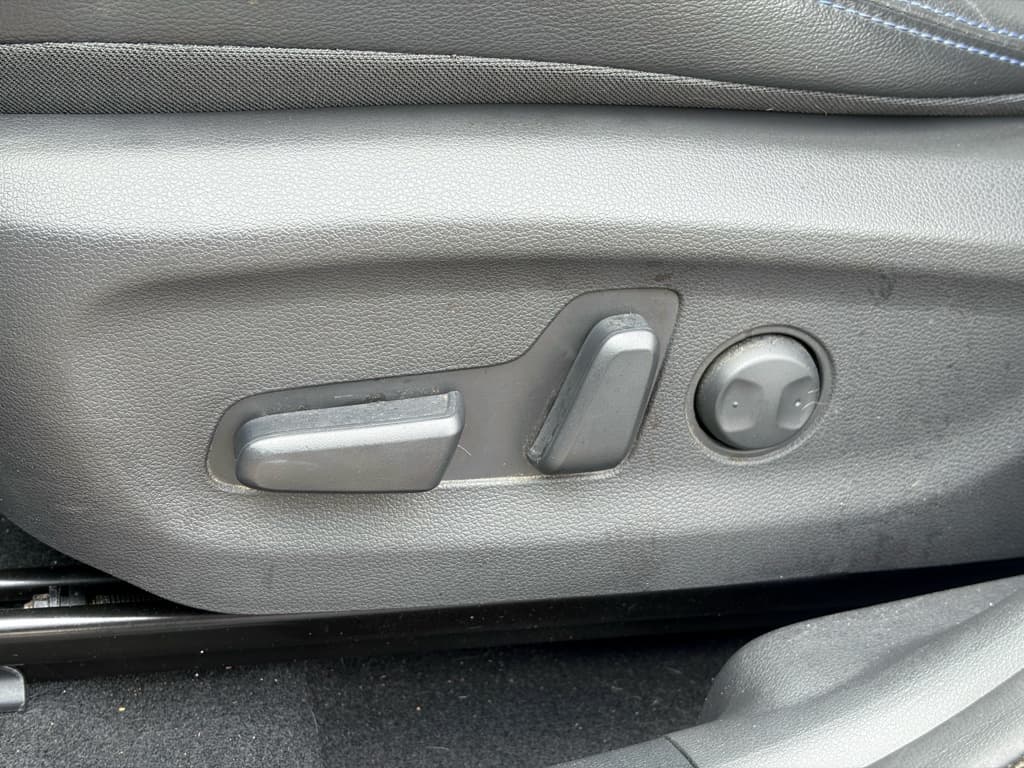 2023 Hyundai Kona EV view 7