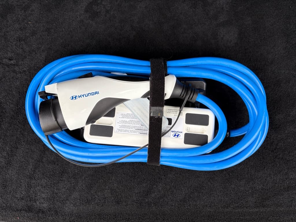 2023 Hyundai Kona EV view 6