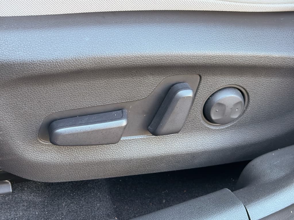 2023 Hyundai Kona EV view 6