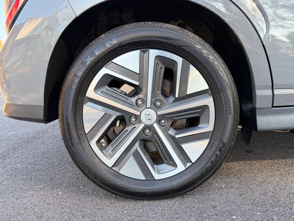 2023 Hyundai Kona EV view 32