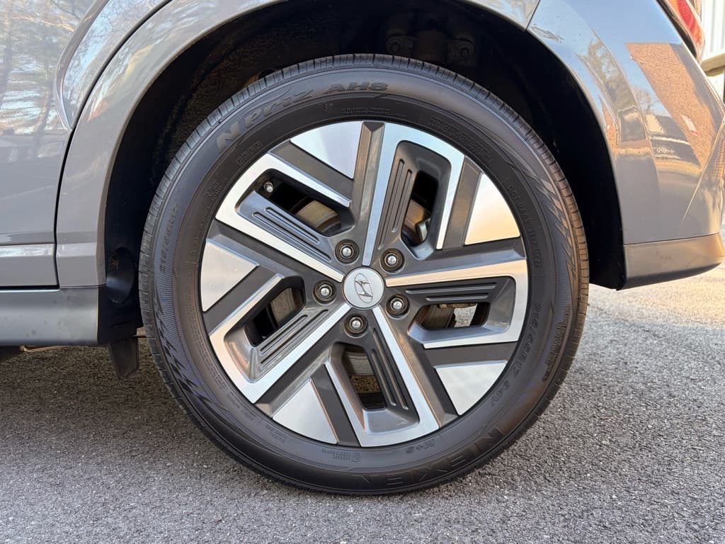 2023 Hyundai Kona EV view 34