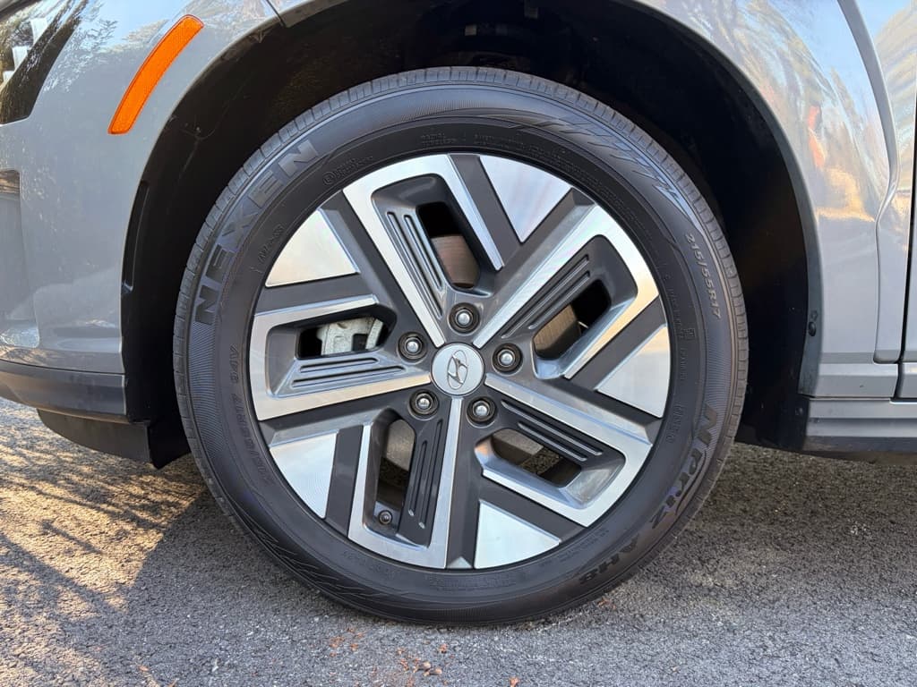 2023 Hyundai Kona EV view 36