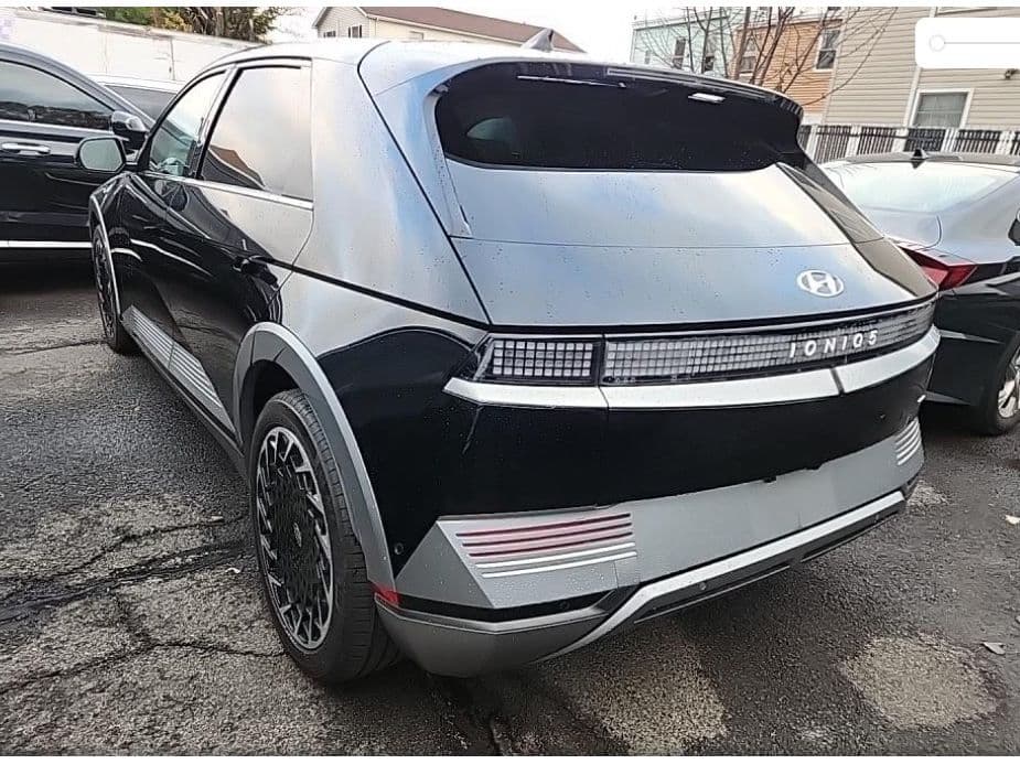 2023 Hyundai IONIQ 5 view 2