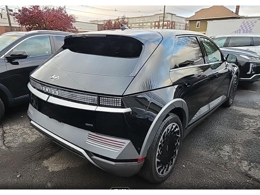 2023 Hyundai IONIQ 5 view 3