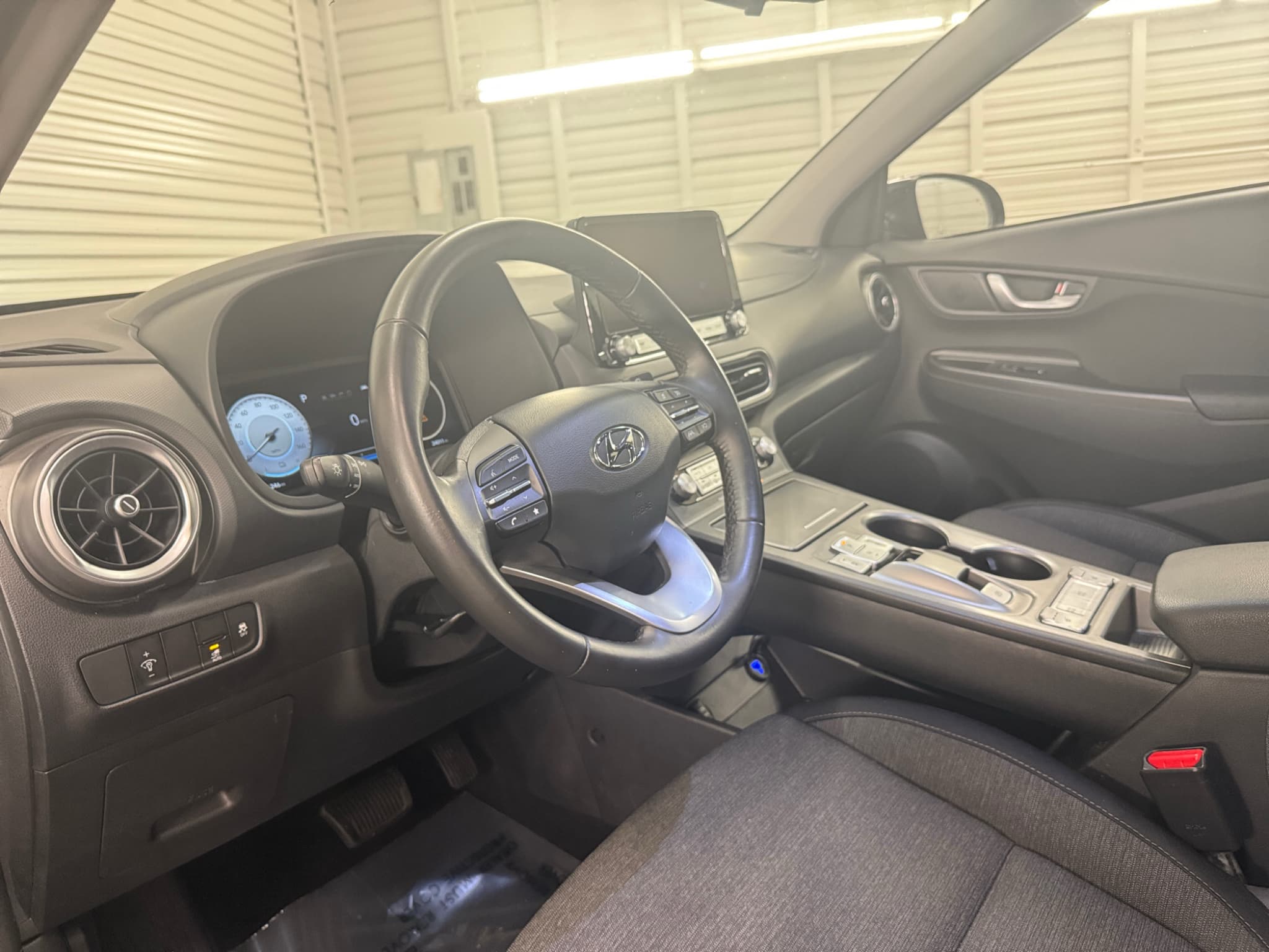 2023 Hyundai Kona EV view 17