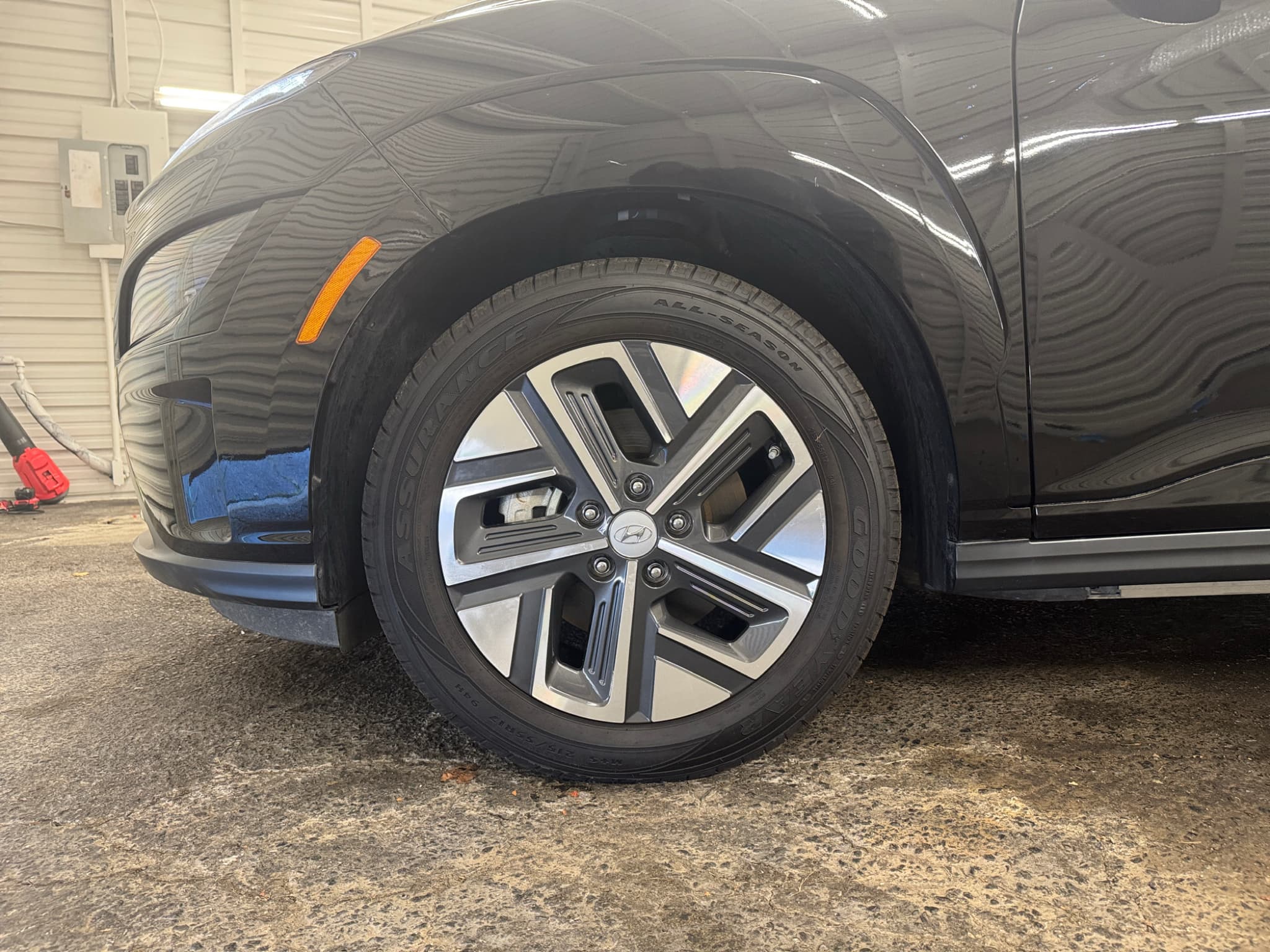 2023 Hyundai Kona EV view 28