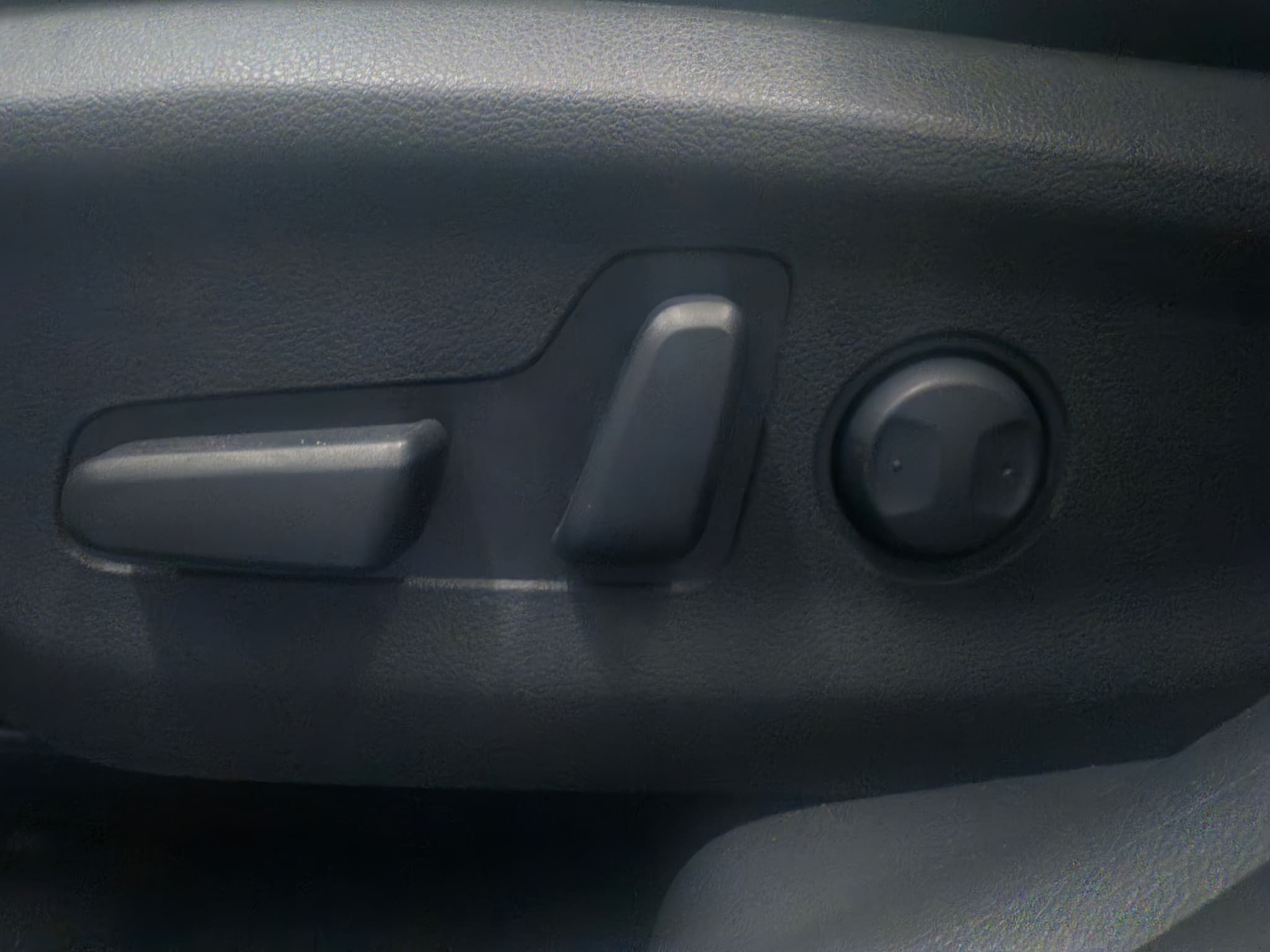 2023 Hyundai Kona EV view 7