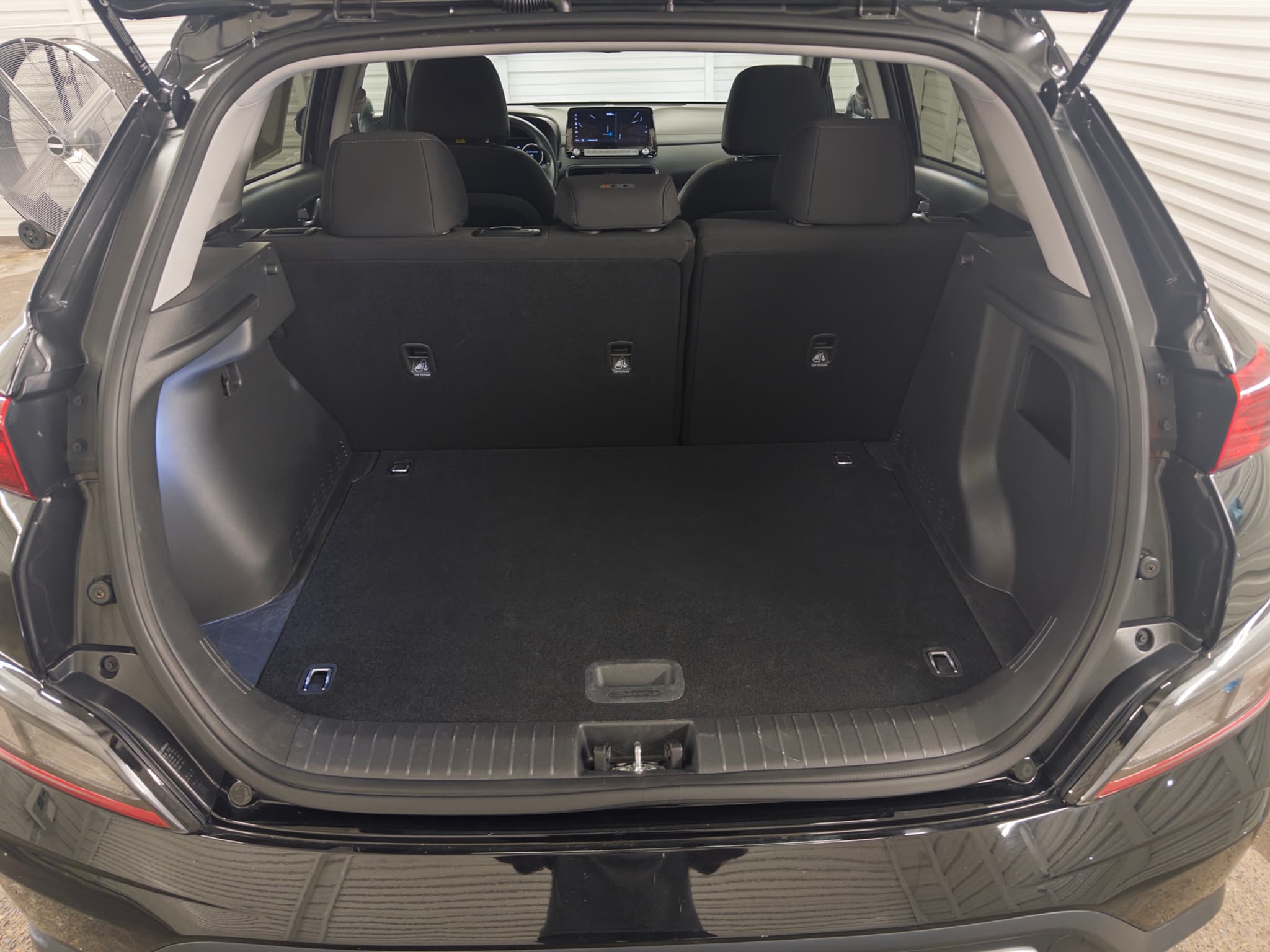 2023 Hyundai Kona EV view 24