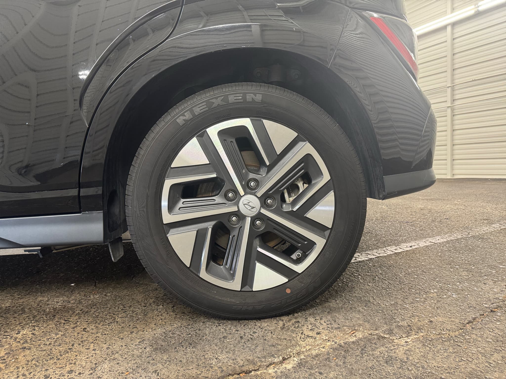 2023 Hyundai Kona EV view 34