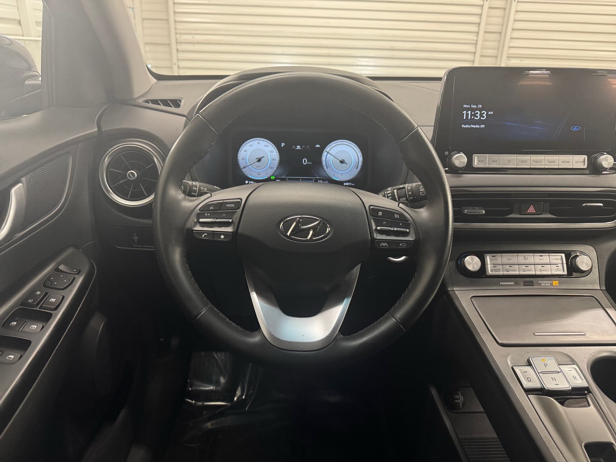 2023 Hyundai Kona EV view 9