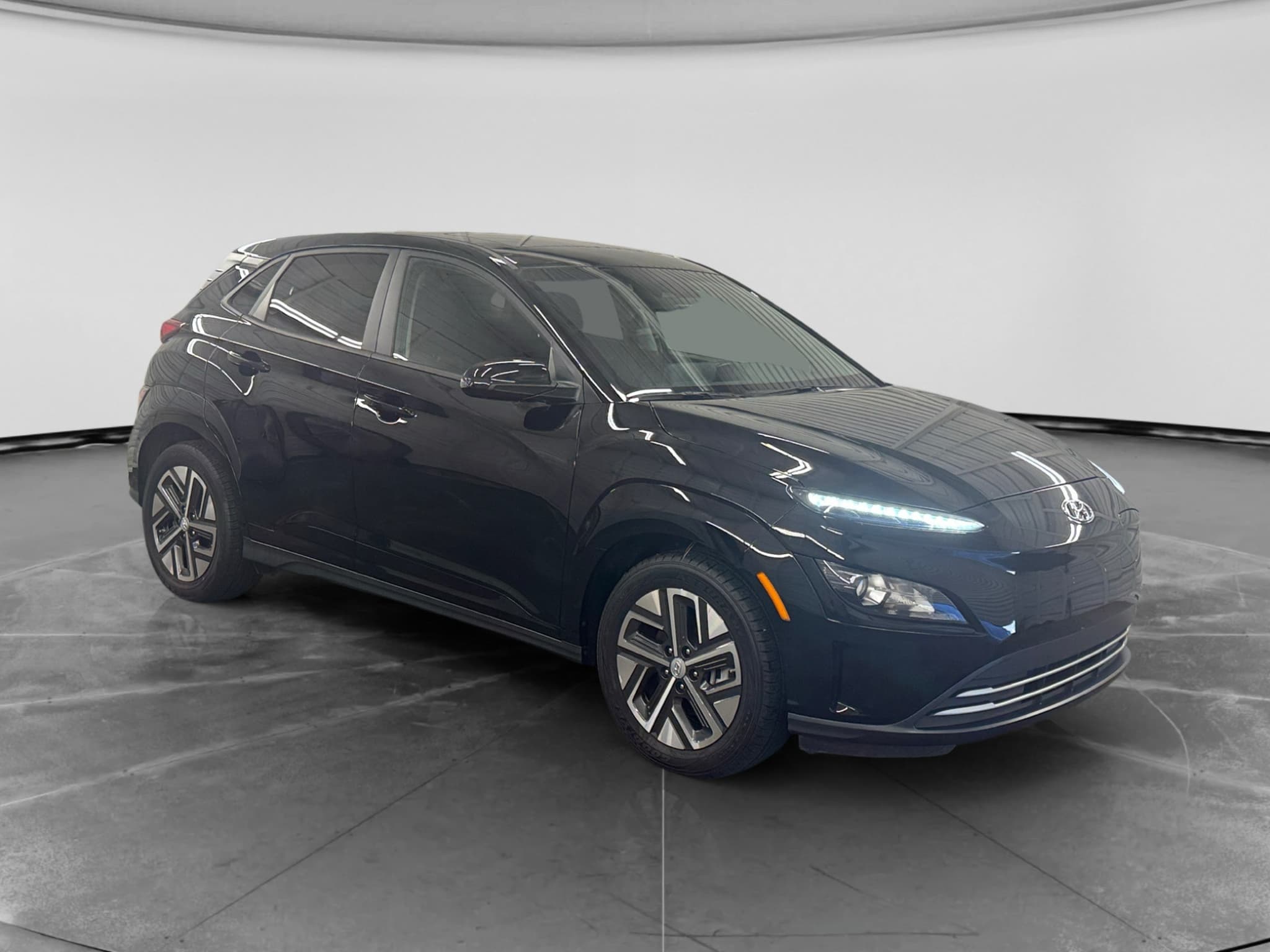 2023 Hyundai Kona EV view 4