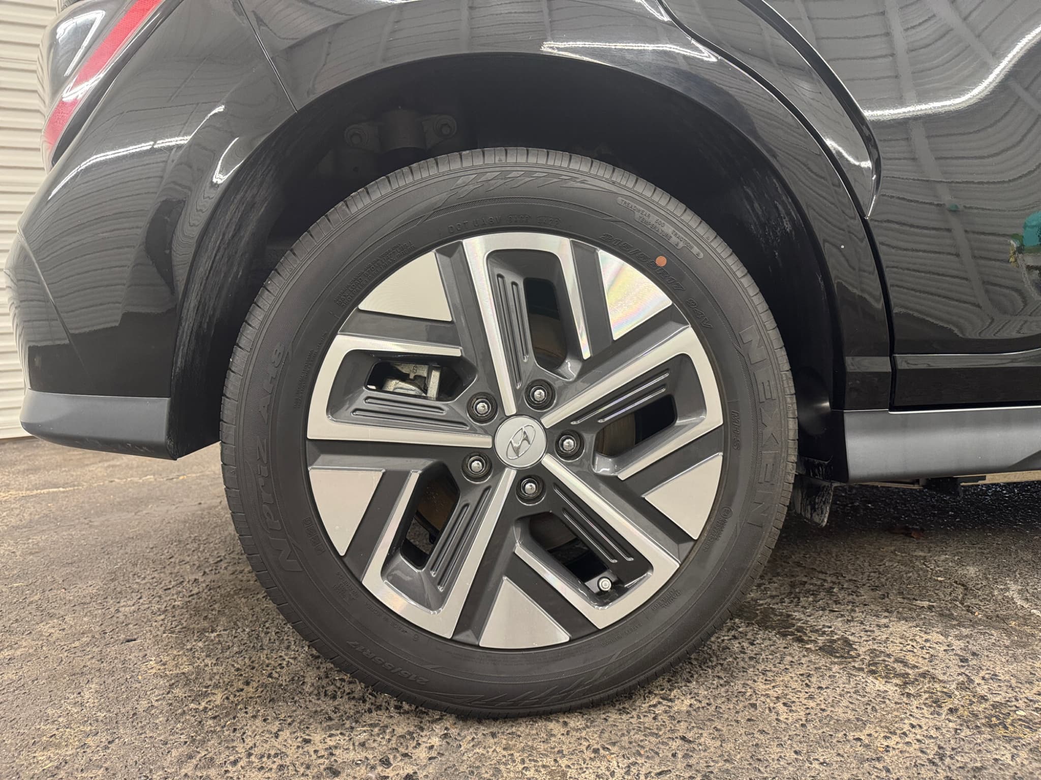 2023 Hyundai Kona EV view 30
