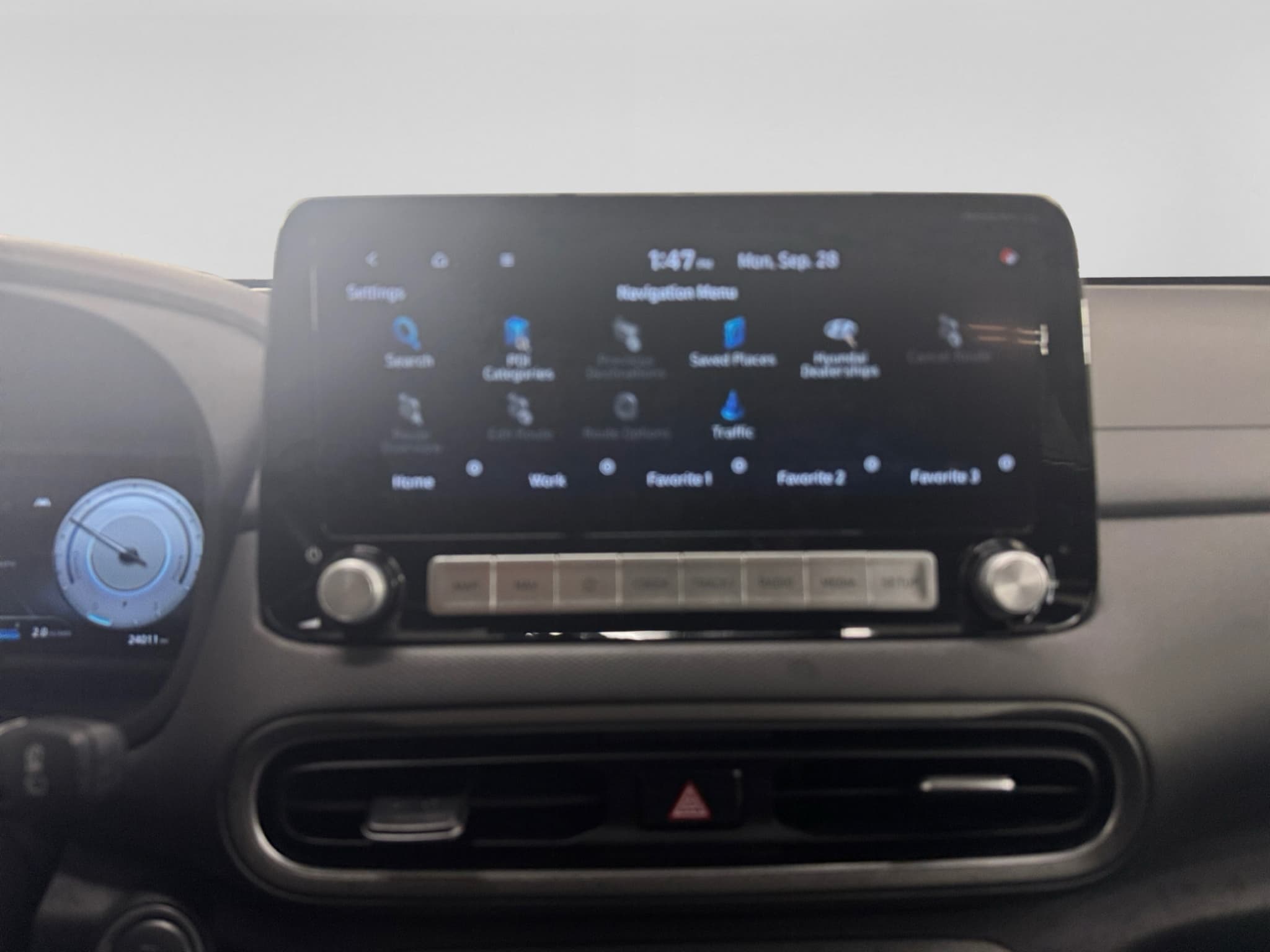2023 Hyundai Kona EV view 13
