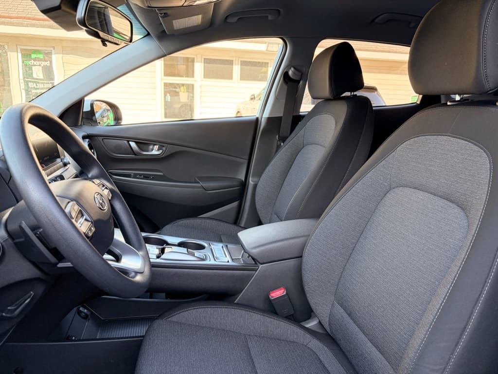 2023 Hyundai Kona EV view 18