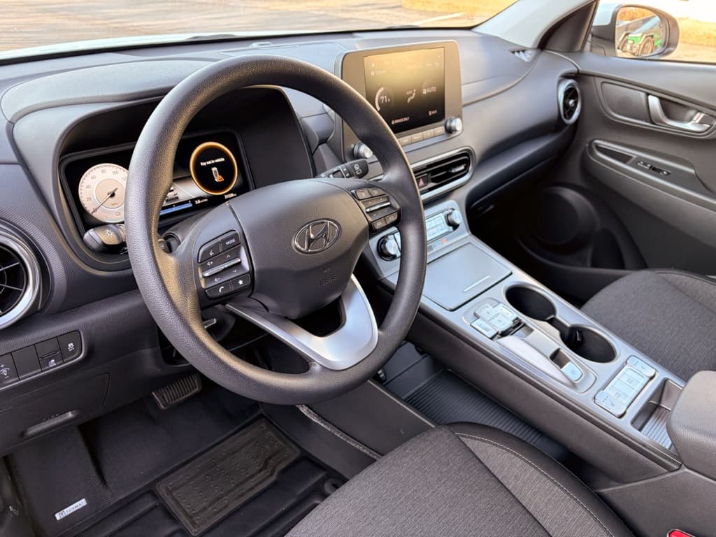 2023 Hyundai Kona EV view 19