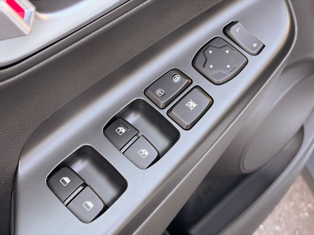 2023 Hyundai Kona EV view 8