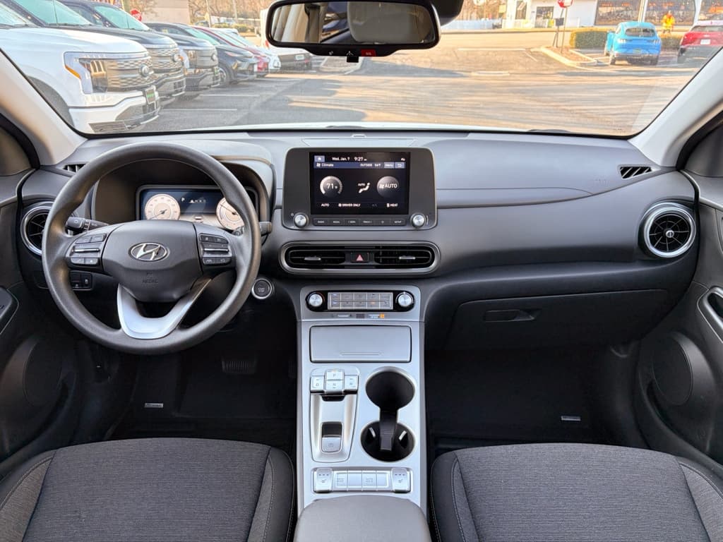 2023 Hyundai Kona EV view 17