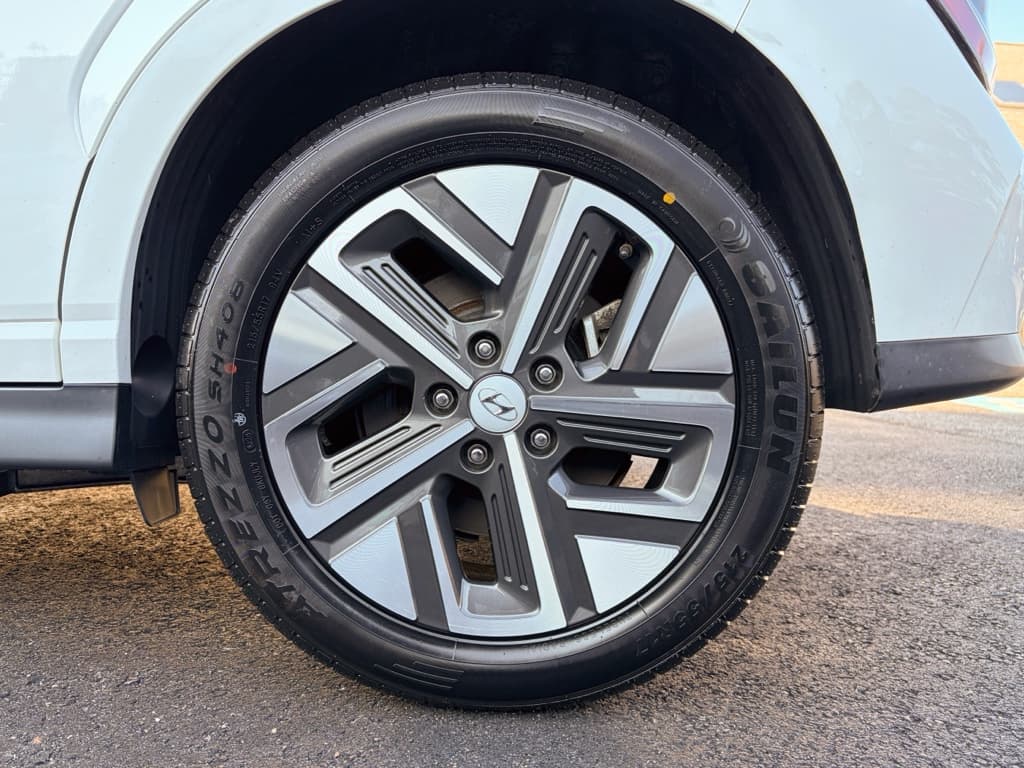 2023 Hyundai Kona EV view 34