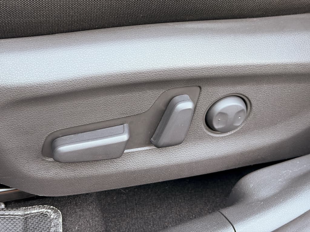 2023 Hyundai Kona EV view 7