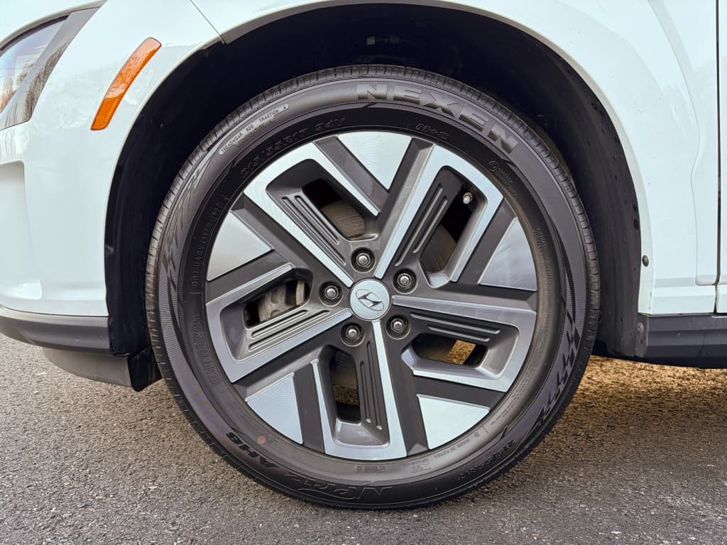 2023 Hyundai Kona EV view 36