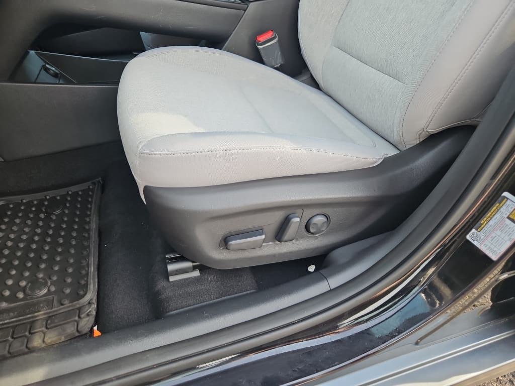 2023 Hyundai Kona EV view 7