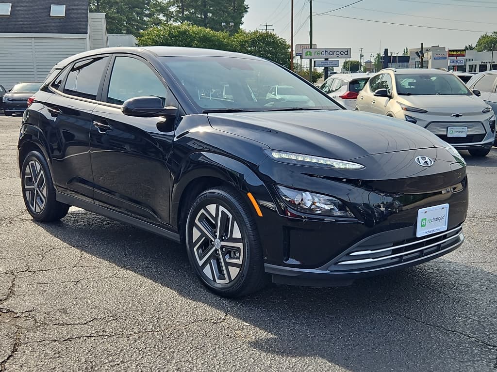 2023 Hyundai Kona EV view 4