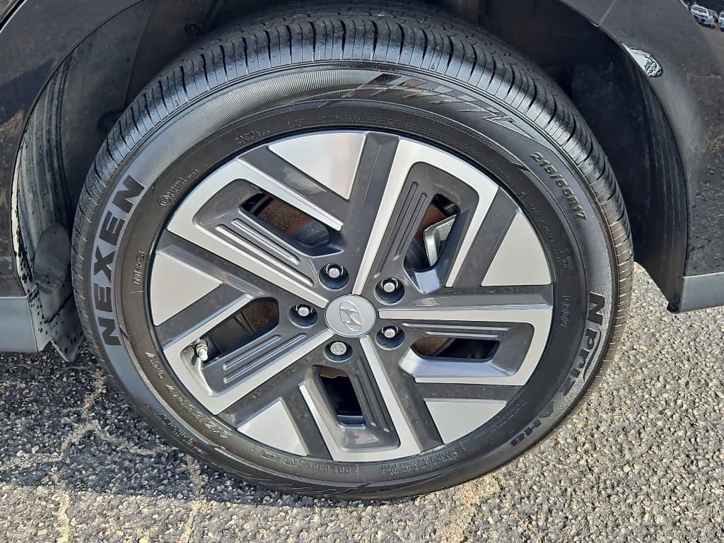 2023 Hyundai Kona EV view 29