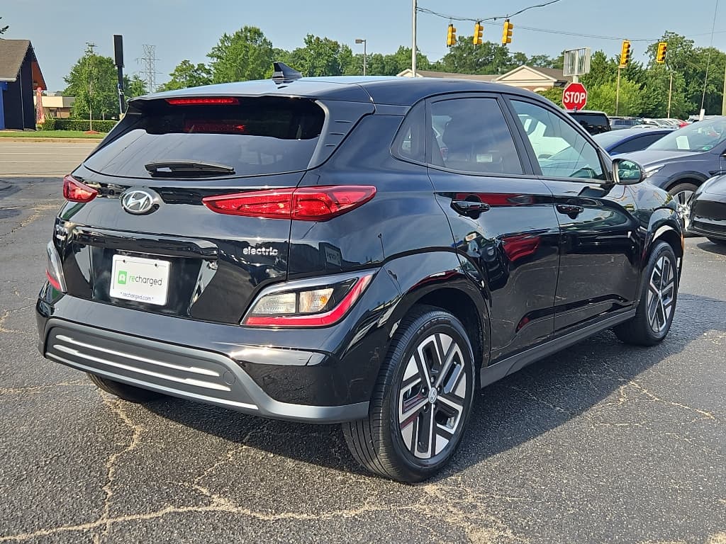 2023 Hyundai Kona EV view 3