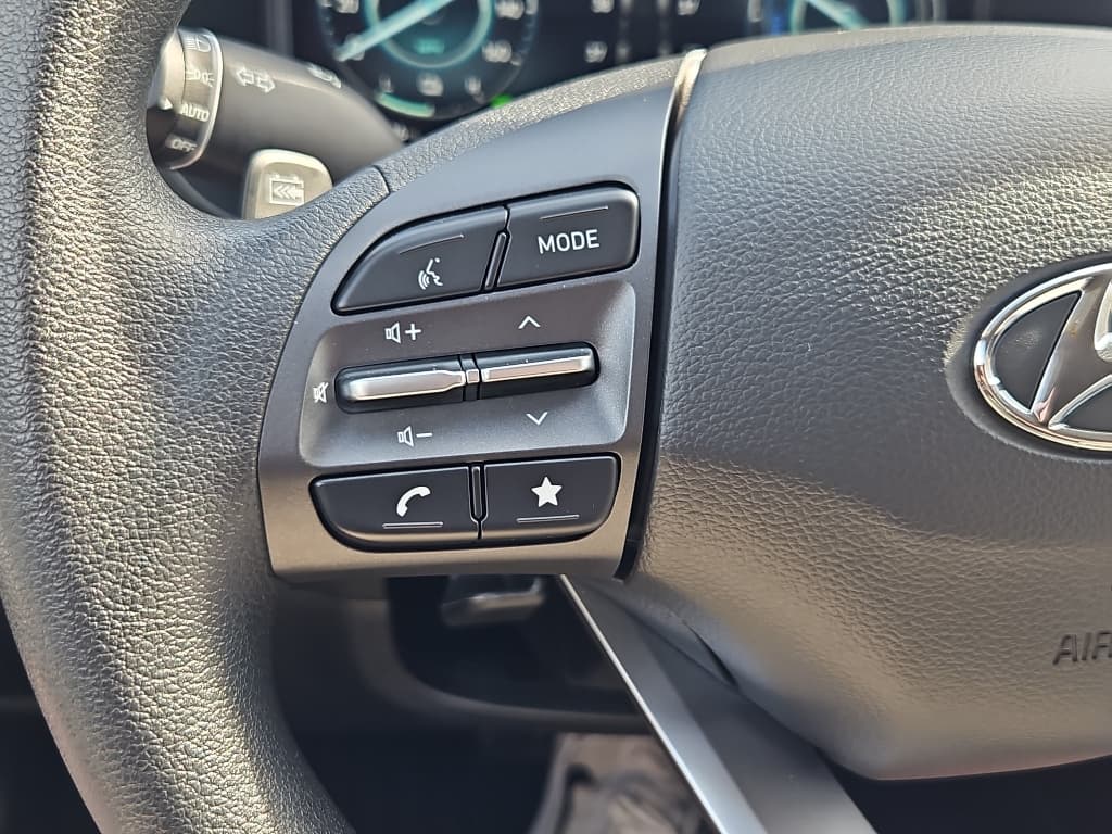 2023 Hyundai Kona EV view 9