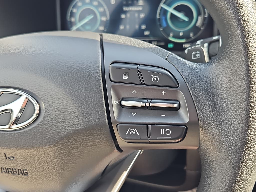2023 Hyundai Kona EV view 10