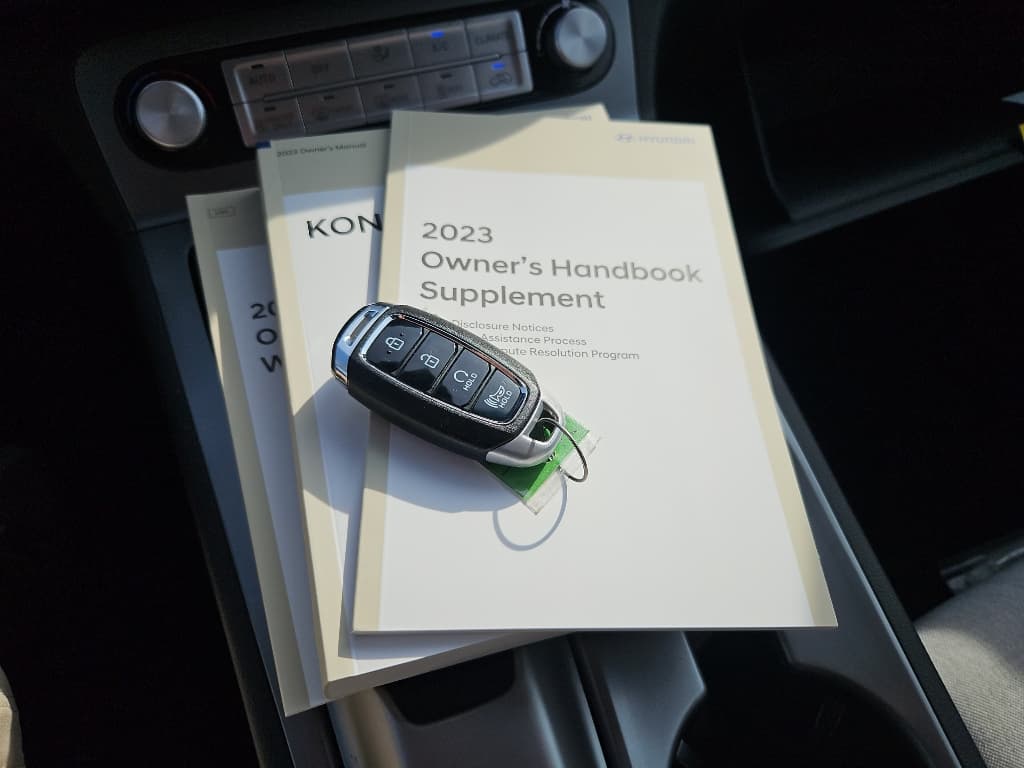 2023 Hyundai Kona EV view 22