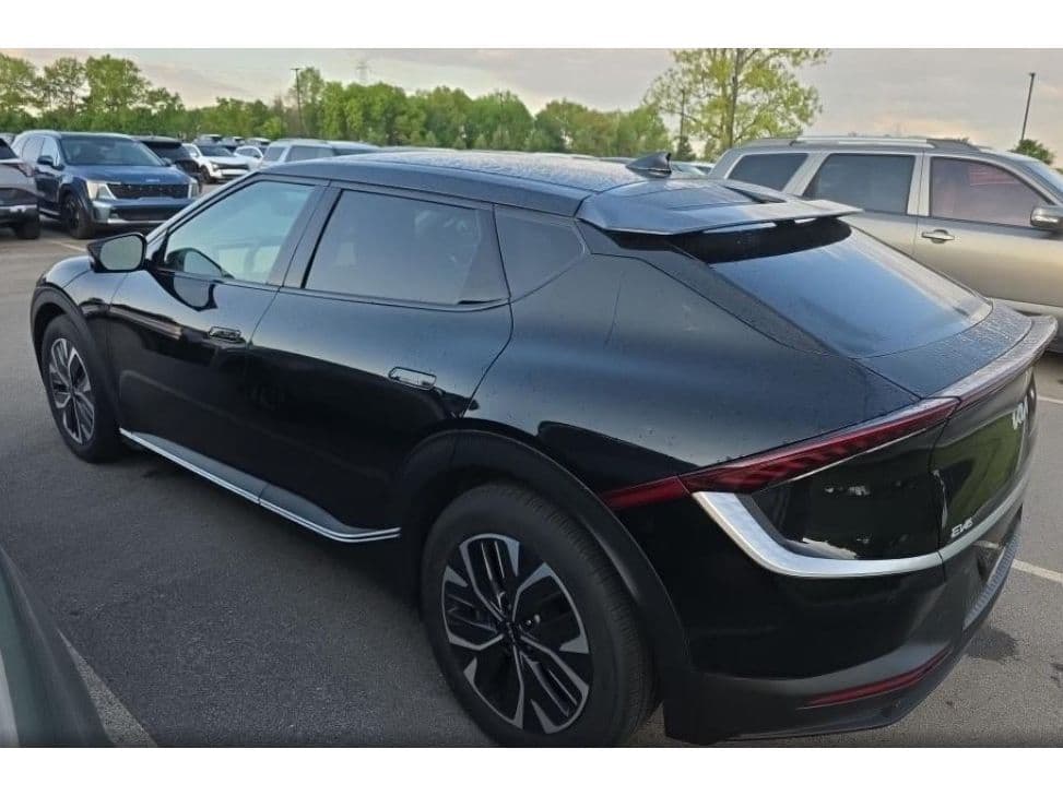 2024 Kia EV6 view 4