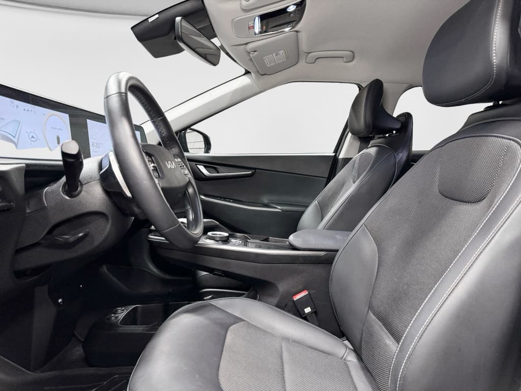 2024 Kia EV6 view 17