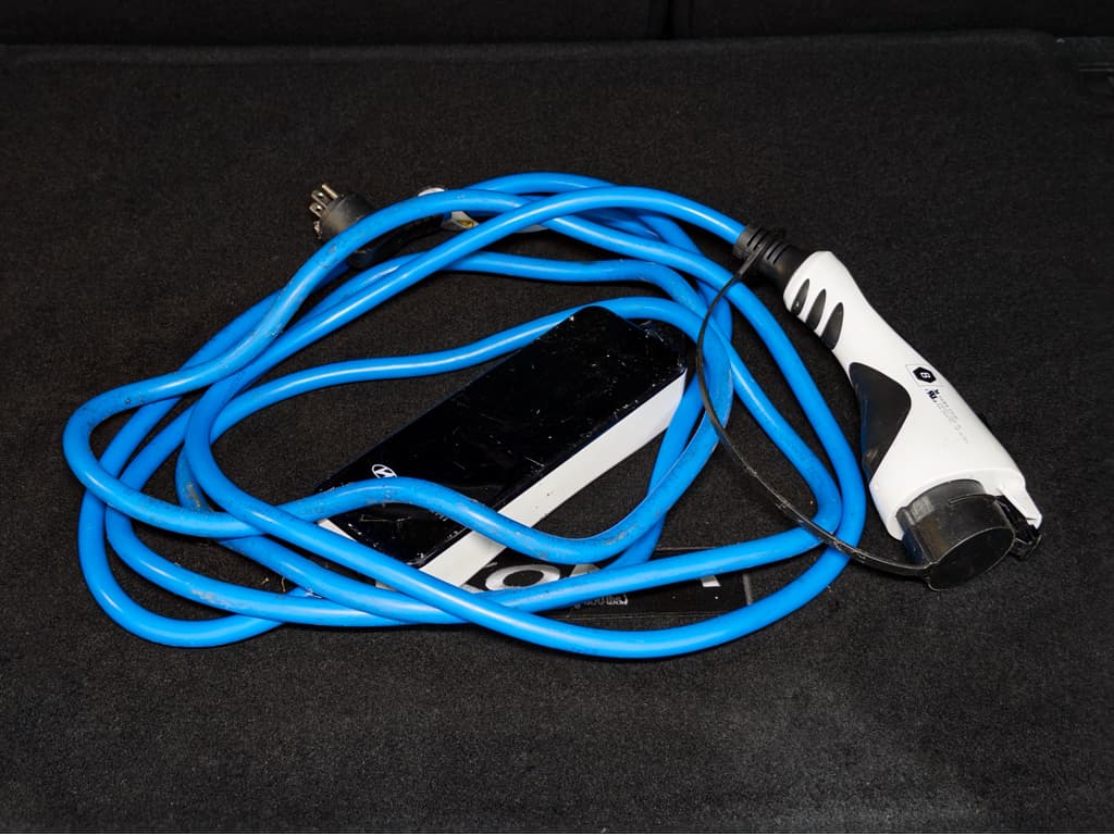 2023 Hyundai Kona EV view 6