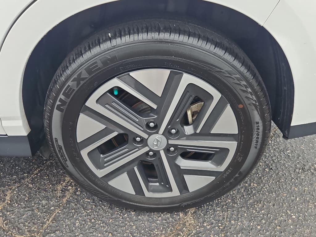 2023 Hyundai Kona EV view 27