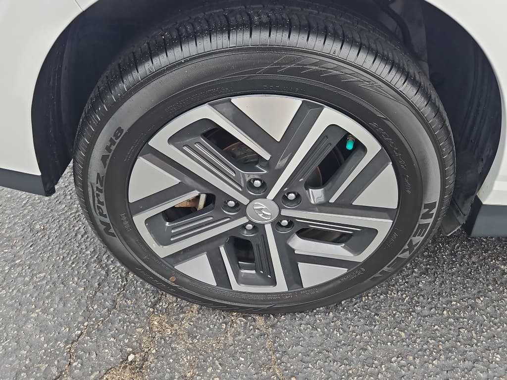 2023 Hyundai Kona EV view 29