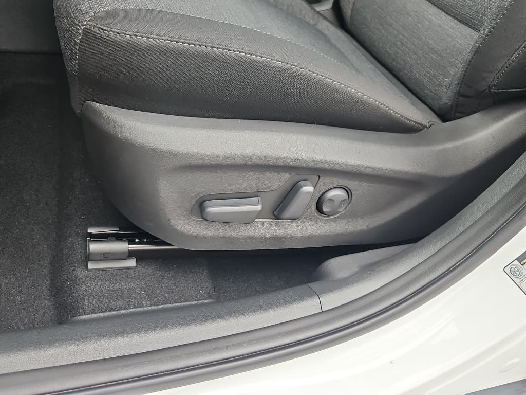 2023 Hyundai Kona EV view 7