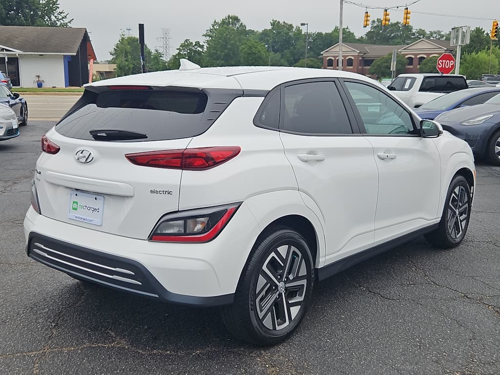 2023 Hyundai Kona EV view 3