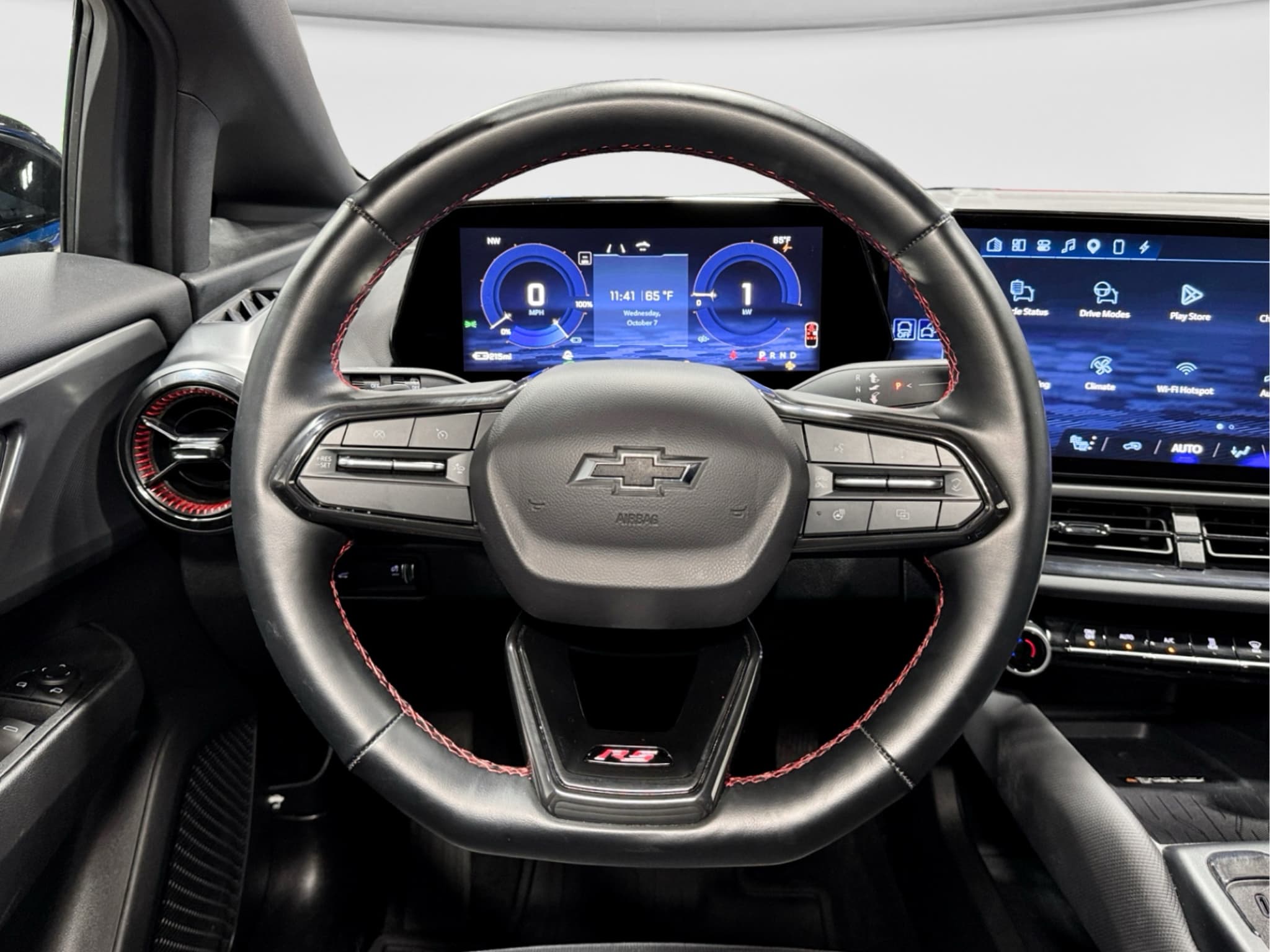 2025 Chevrolet Equinox EV view 9