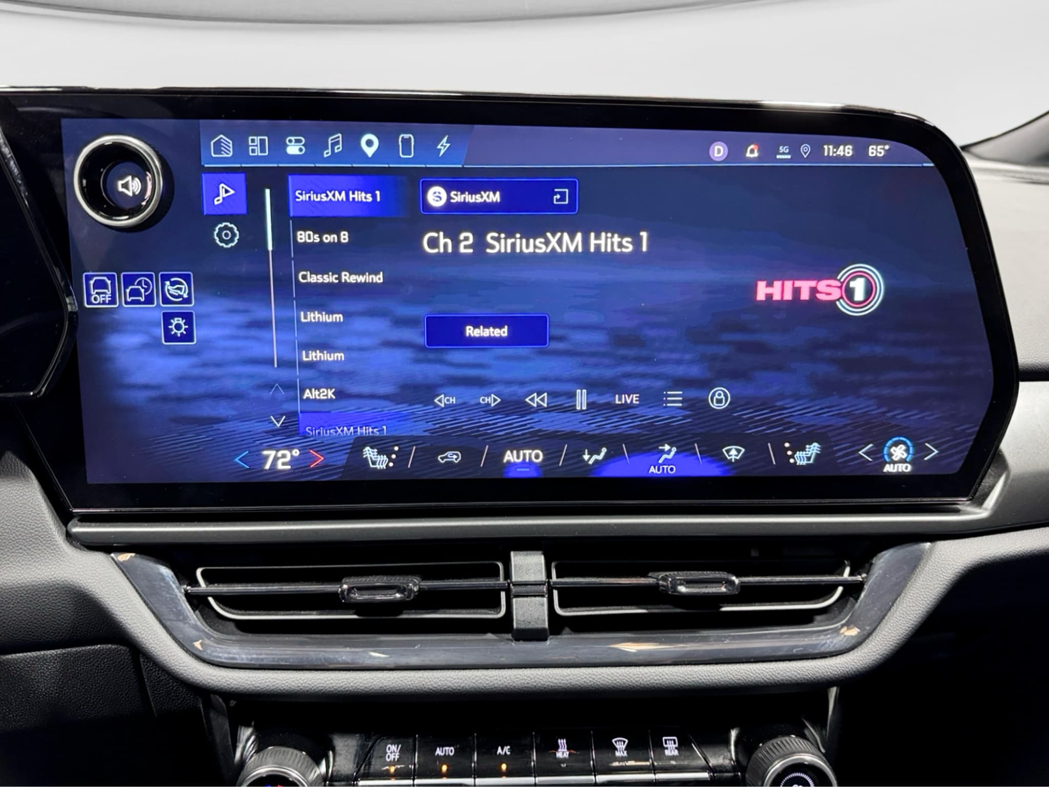 2025 Chevrolet Equinox EV view 12