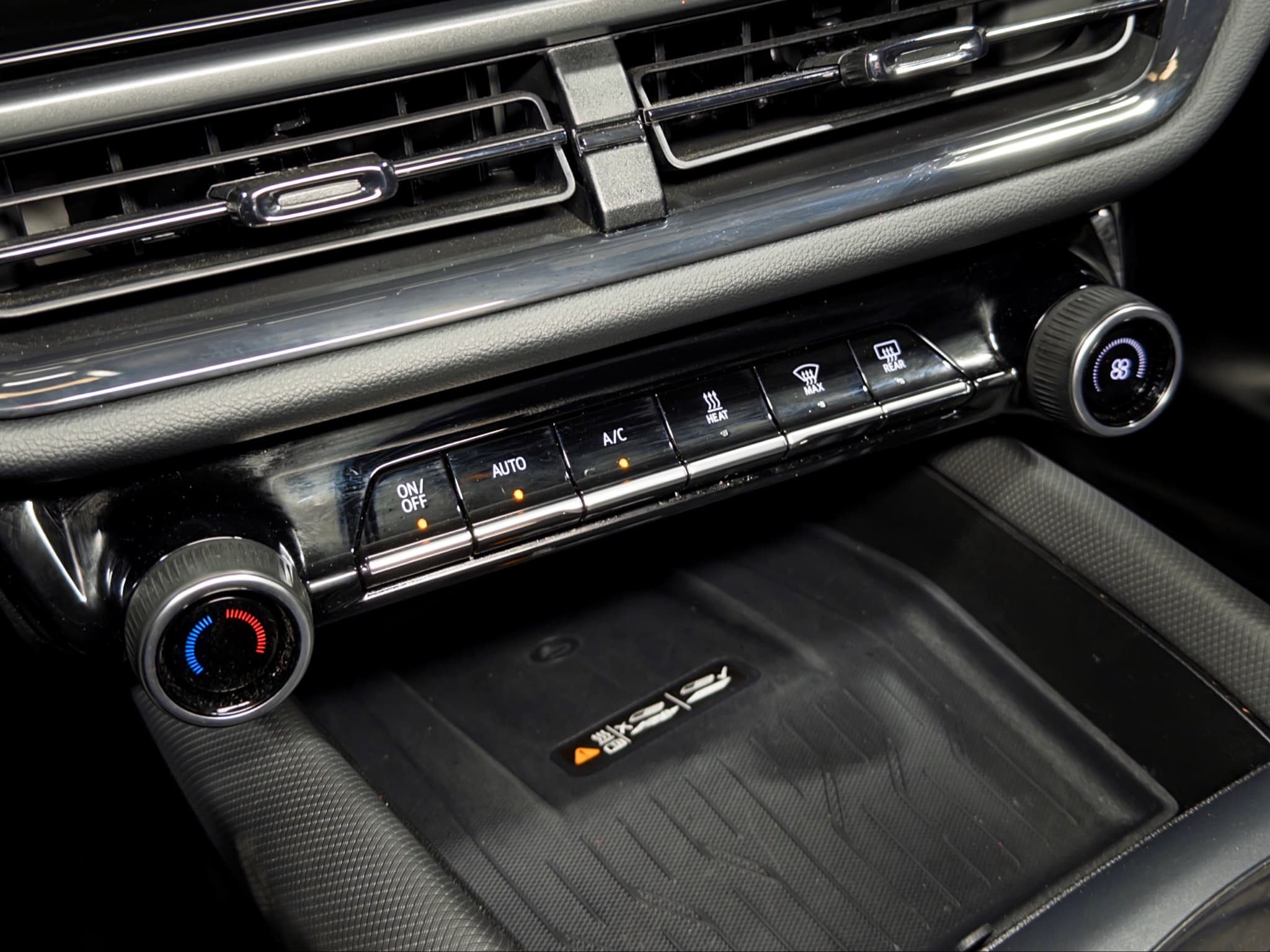 2025 Chevrolet Equinox EV view 16