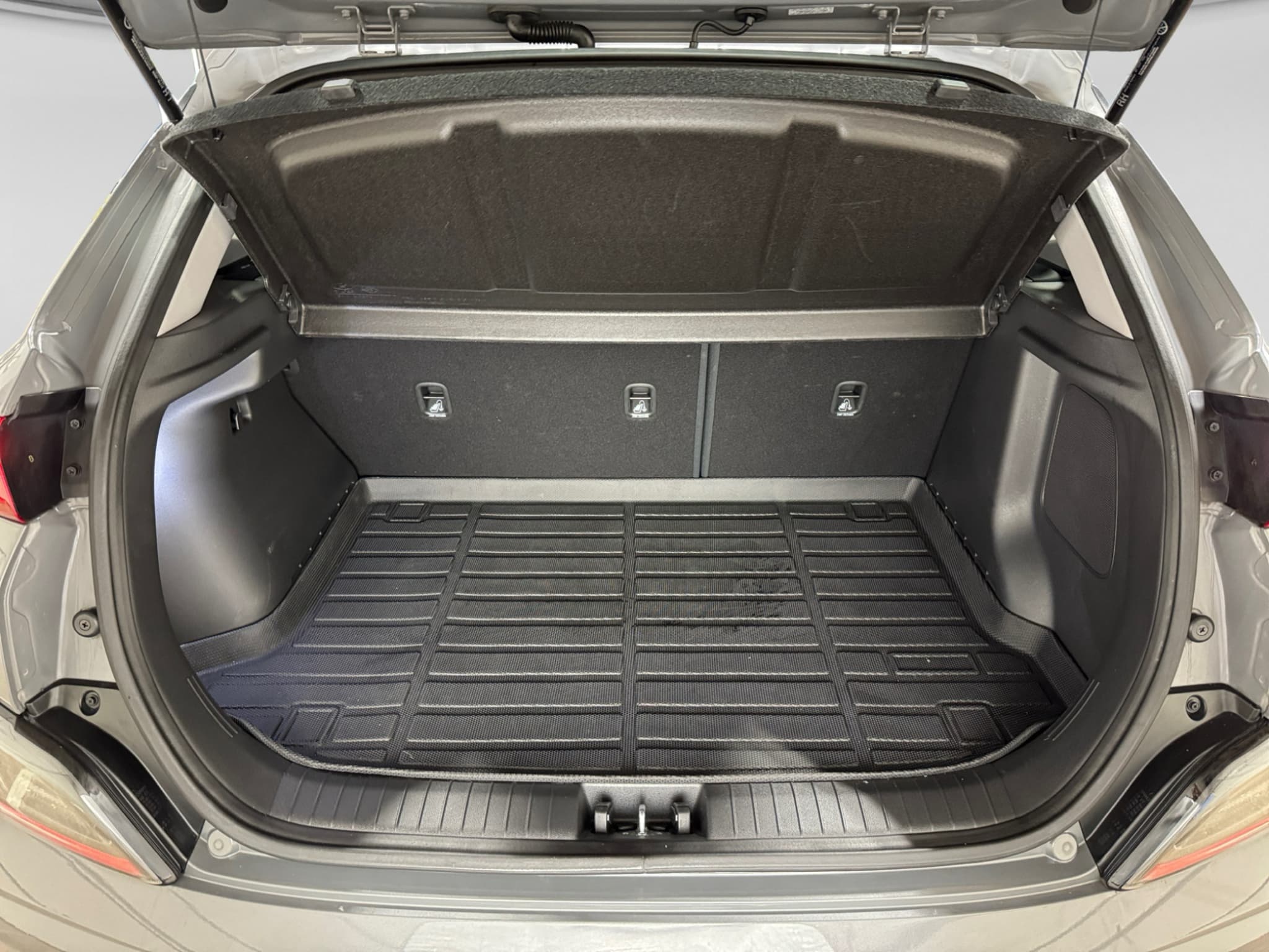 2023 Hyundai Kona EV view 25