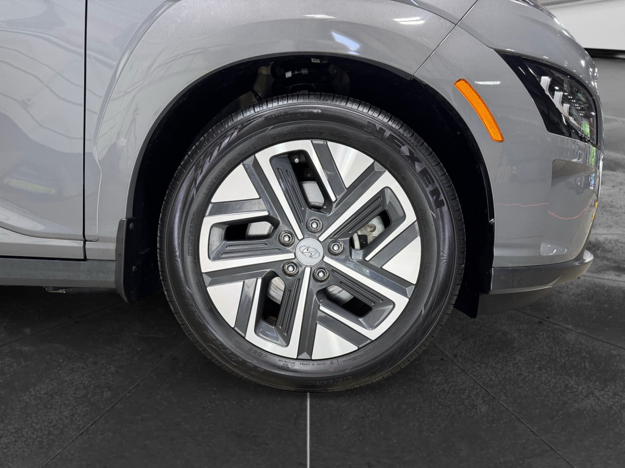 2023 Hyundai Kona EV view 35